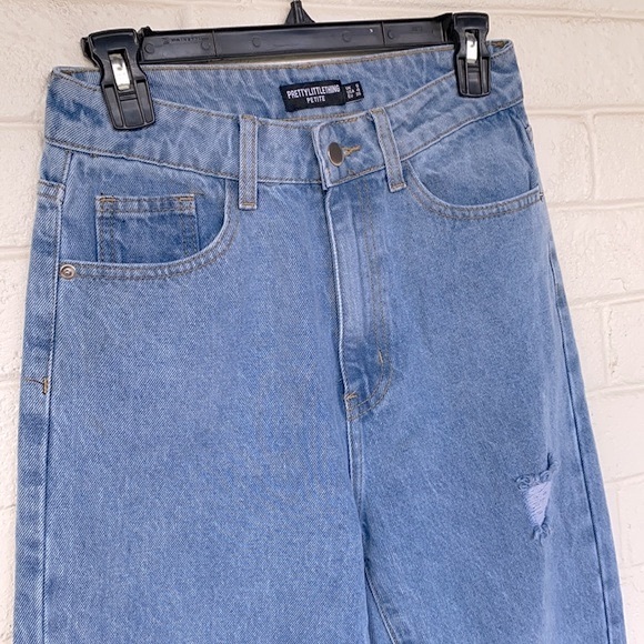 Pretty Little Thing Petite Knee Rip Light Blue Wash Long Leg Straight Je… - Picture 3 of 8